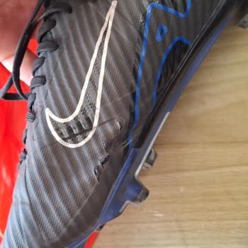 Nike Krampon Tekstil Hatası