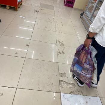 Şok Market Pis Ve Düzensiz