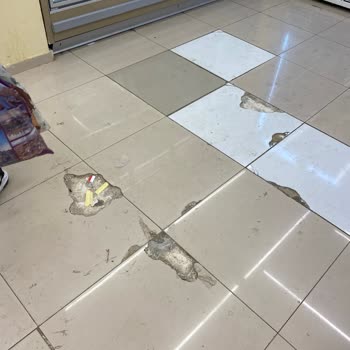 Şok Market Pis Ve Düzensiz