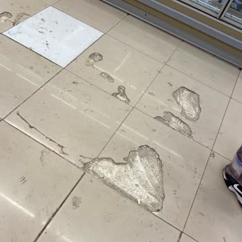 Şok Market Pis Ve Düzensiz