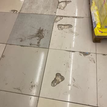 Şok Market Pis Ve Düzensiz