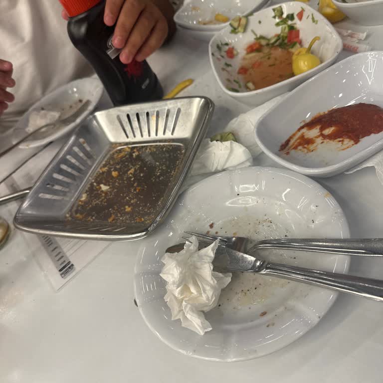 Köfteci Yusuf Sipariş Alan Yok Hizmet Yok Anlayış 0000