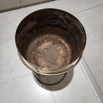 Zara Home Paslanan Saksıyı Kullanıcı Hatası Olarak Görüyor