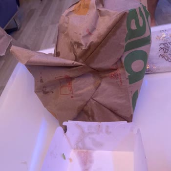 Etlik McDonald's Kesinlikle McDonald's Kalitesini Düşüren Bir Şube