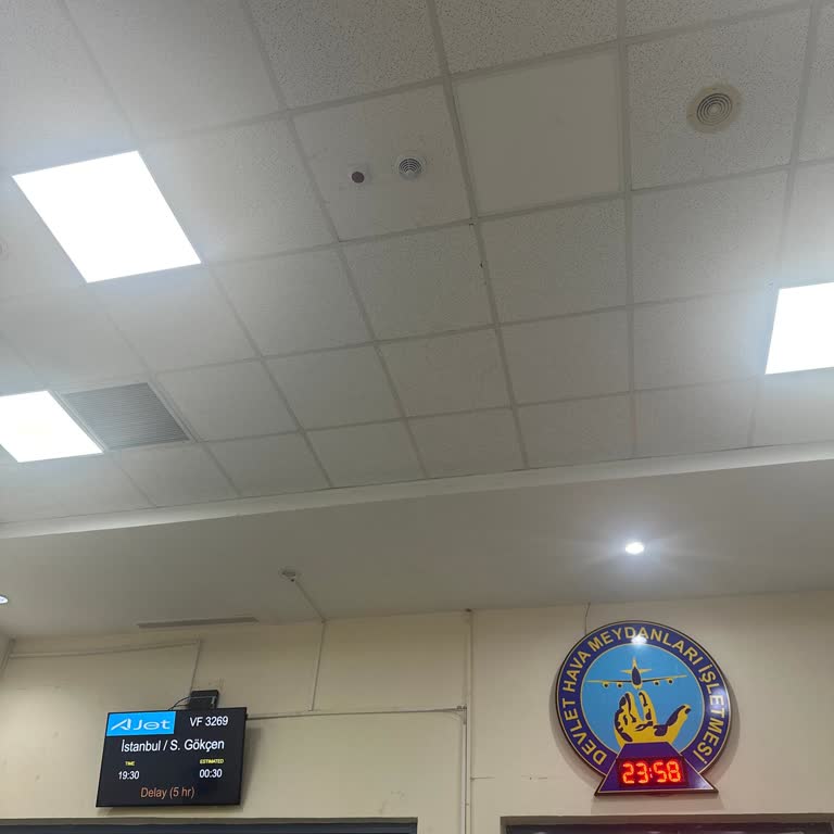 Ajet Saygısızlığı, Bozuk Uçağa Binmek İçin 5 Saattir Bekliyoruz! Yazık