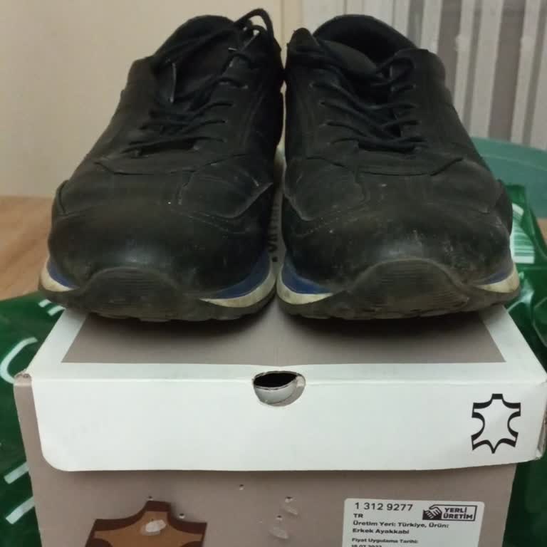Deichmann Hakiki Deri Ayakkabım Yandan Su Görünce Rutubetli Ev Duvarı Gibi Beyaz