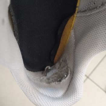 Star Sport'tan Alınan New Balance Ayakkabının Topuk Kısmı Yırtıldı