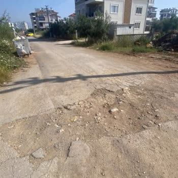 Döşemealtı Belediyesi Ne Asfalt Ve Ne Yürüyecek Yol