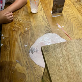 Kahve Dünyası'nda Milkshake'in İçinden Çıkan Plastik Parçaları