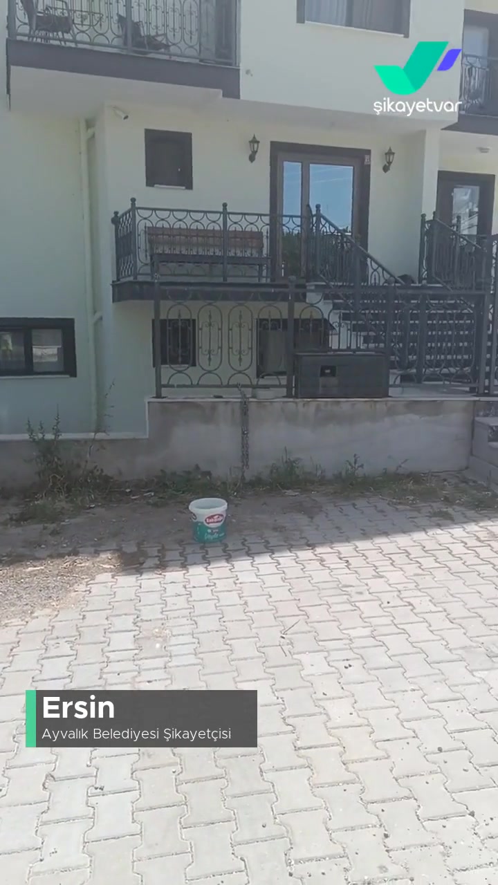 Ayvalık Belediyesi Pislik Ve Sinekler videonun kapak resmi