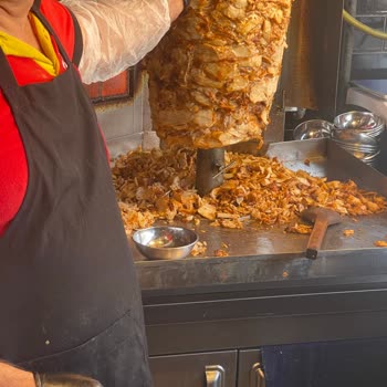 Öncü Döner Bozuk Ve Eskimiş Ürün