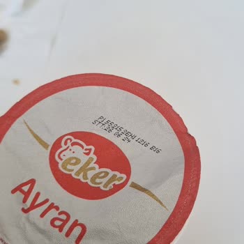 Eker Ayranın İçinden Küf Çıktı