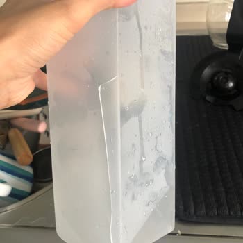 Tupperware Dolaptan Çıkınca Çatlayan Sürahi