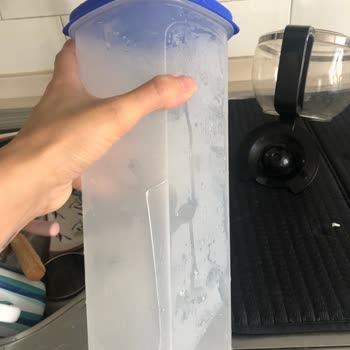 Tupperware Dolaptan Çıkınca Çatlayan Sürahi