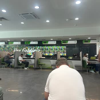 Garanti BBVA Yetersiz Personel Ve Uzun Bekleme Süresi
