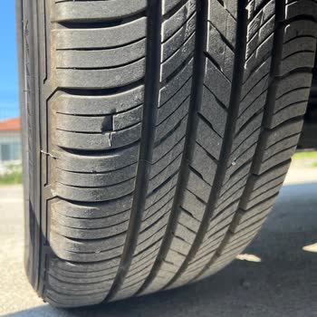 Kumho neue Reifen zeigen Risse und Ablösung nach kurzer Zeit