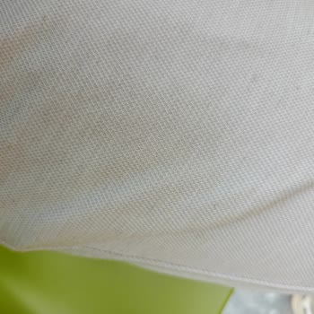 LCW Pantolon Tüylenmesi Yapıyor