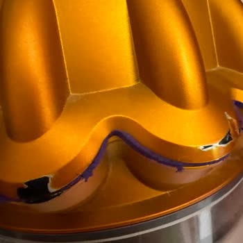 Dyson Halı Başlığı Kırılması Ve Soyulması