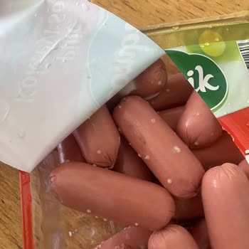 BİM Market Küflenmiş Sosis Satıyor