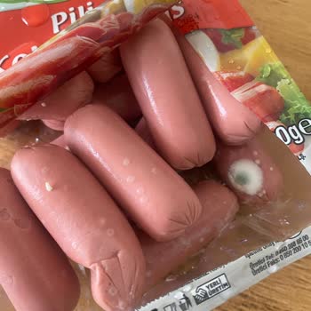 BİM Market Küflenmiş Sosis Satıyor