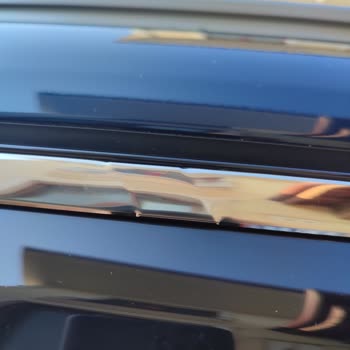 Niken Shop Defolu Cam Rüzgarlığı