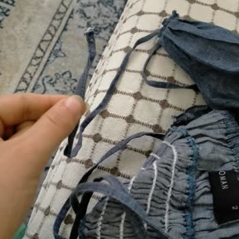 Dolaptan Aldığım Elbise Sökük Solmuş Yıpranmış Geldi