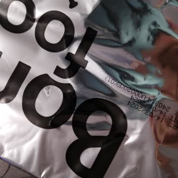 ÇiçekSepeti Gelen Çiçekler Solmuş Keklerin Son Tüketim Tarihi Gelmiş