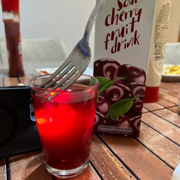 İçim Meyve Suyu İçim Bunun İçine Ne Katıyorsun