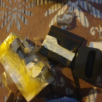 Dolap'ta Satmış Ürün Yerine Saçma Sapan Şeyler Gelmiş