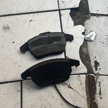 Özrenotek Otomotiv (İzmir) Özrenotek Otomotiv (İzmir) Yanlış Takılan Fren Diski