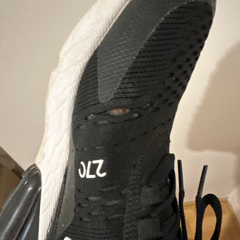 Nike Air Max Ayakkabımda Parçalanma