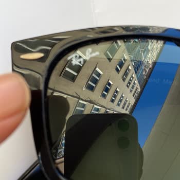 Elegance Optik Shops Rayban Gözlük Kasa Ve Ekranda Deforme Oluştu