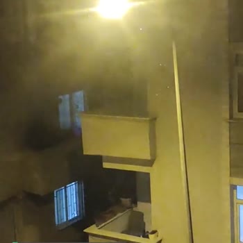 İBB - İstanbul Büyükşehir Belediyesi Sokakta Uçuşan Sinekler İçin İlaçlama