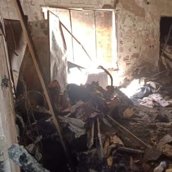 İPhone Şarjda İken Patladı Ve Ev Yandı Kül Oldu