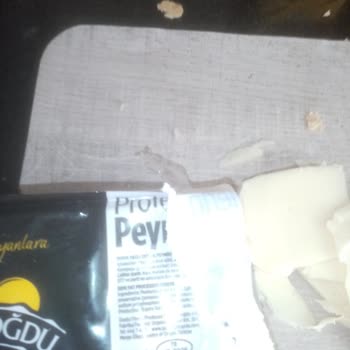 Gündoğdu Gıda Peynirin İçindeki Siyah Siyah Nesneler! Pardon Sinekler