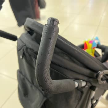 Pegasus Bebek Arabasını Özensiz Teslim Ediyor