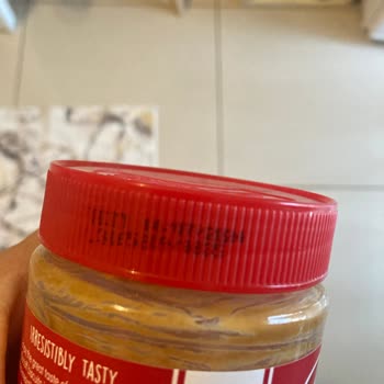 Lotus Biscoff Kavanozunun Altındaki Böcek!