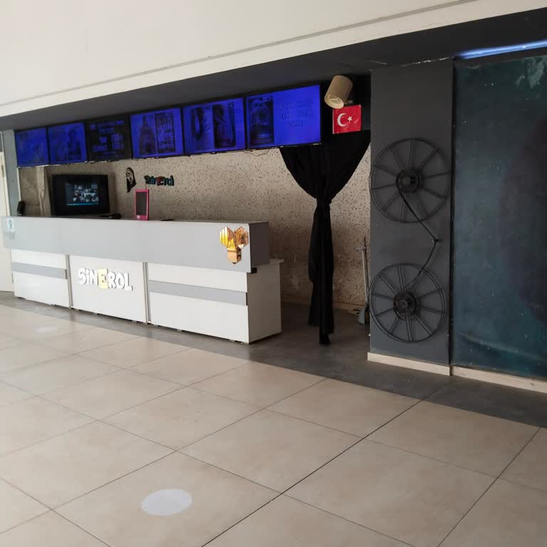 Sinerol Sinemaları Manisa Şubesinde Gişelerde Personel Bulunmaması