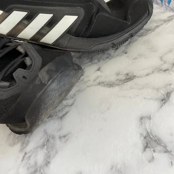 adidas Aldığım Ayakkabı Palyaço Ayakkabısı Oldu
