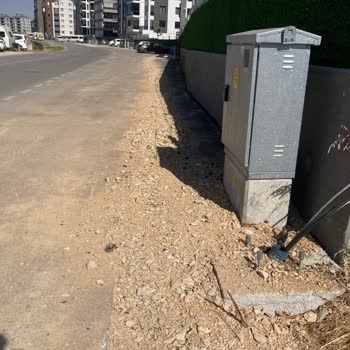 UEDAŞ Firması Devletin Asfaltını Bozup Hendekler Açıyor Tamamlamıyor