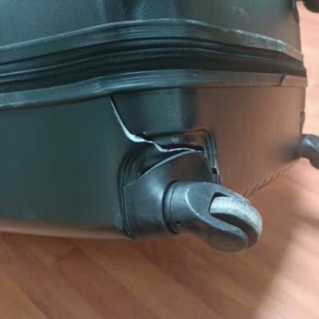 THY Hasarlı Alt Kısmı Patlak Valiz