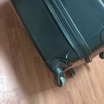 THY Hasarlı Alt Kısmı Patlak Valiz