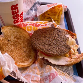 Burger King Çocuk Menüsü Etin Üzerinde Krater Var