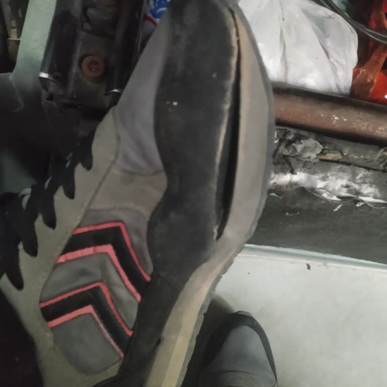 Hummel Ayakkabı 6 Ay Önce Alınıp Sayılı Giyildi