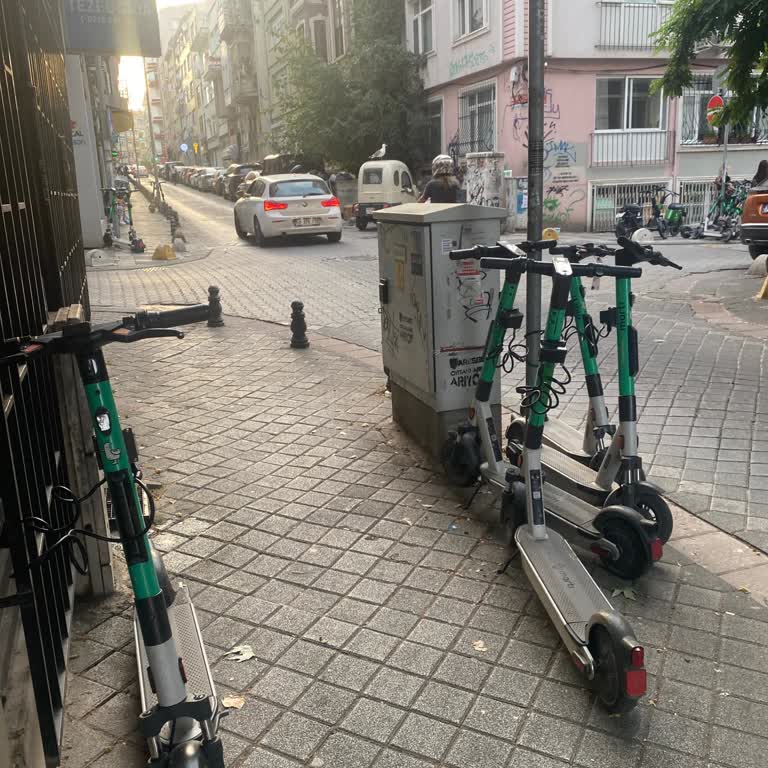 Martı Ses Ve Kaldırım İşgalleri