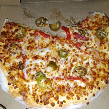 Domino's Pizza Ekstra Ödeme Yapılan Pizzanın 2 Malzemeyle Gönderilmesi