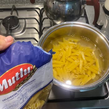 Mutlu Makarna Ürününden Böcek Çıktı!