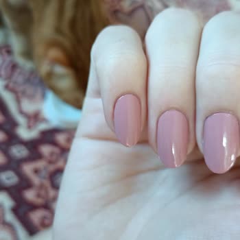 Gratis Beauty Tırnak Uzmanının Beceriksizliği