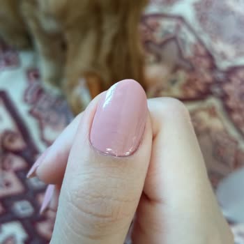 Gratis Beauty Tırnak Uzmanının Beceriksizliği