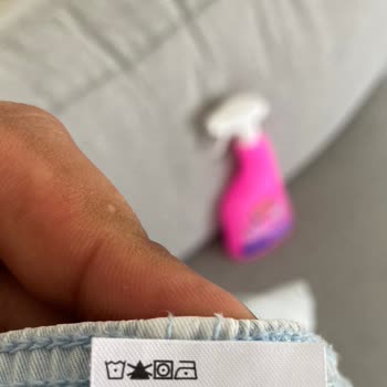 Porçöz Leke Çıkarıcı Sprey Kendini Çamaşır Suyu Zannederse...